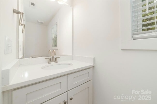 Building Photo - 213 Rosemont Ave