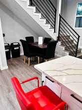 Building Photo - 712 N Fuller Ave