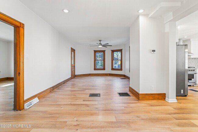 Foto del edificio - 555 Cedar Ave
