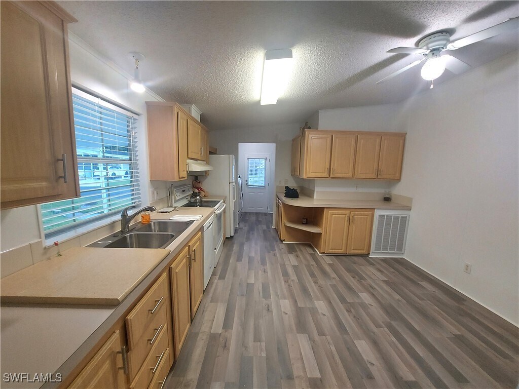 Building Photo - 276 Grosbeak Ln