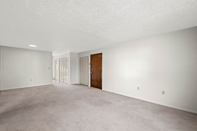 Foto del edificio - Rent-ready this July: 2 Bedroom and 1 Bath...