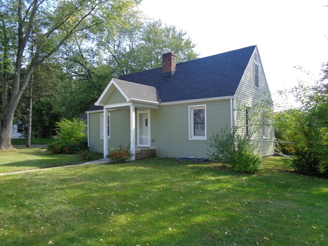 Building Photo - 218 E Milham Ave