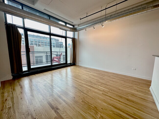 Building Photo - 1224 W Van Buren St