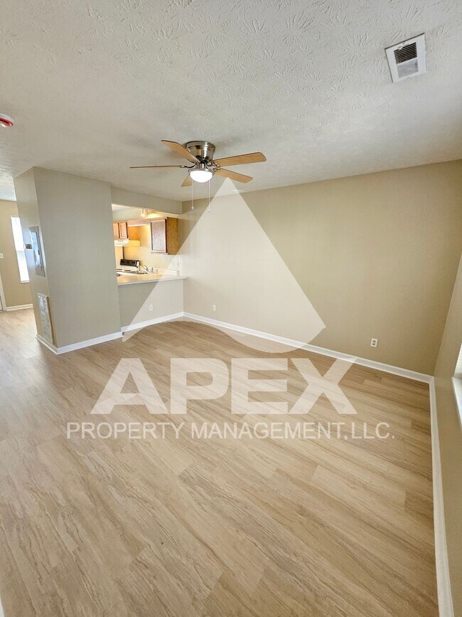 Foto del edificio - MOVE-IN SPECIAL,NO RENT TIL JUNE 1ST! - Nice 2 Bd | 1.5 Ba Townhouse in West Knox Condo Community!