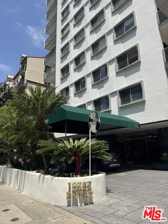 Building Photo - 10787 Wilshire Blvd