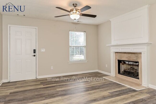 Building Photo - Now available 4 bedrooms 2.5 baths