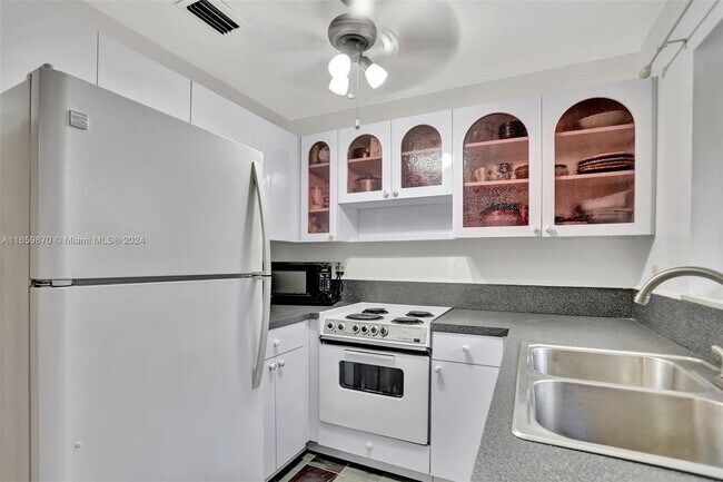 Foto del edificio - 1690 NE 34th Ln