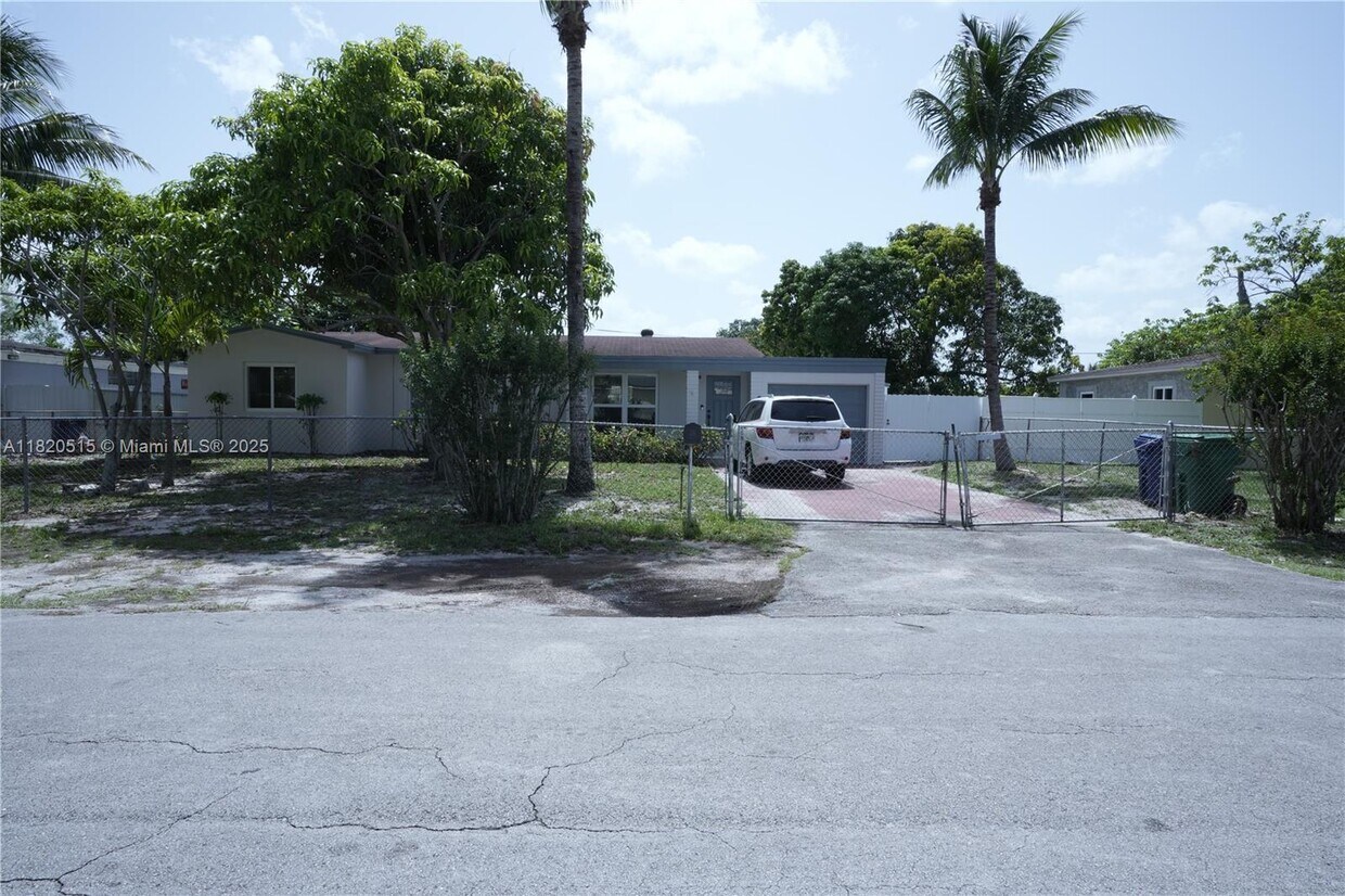 Foto principal - 14530 NW 11th Ct