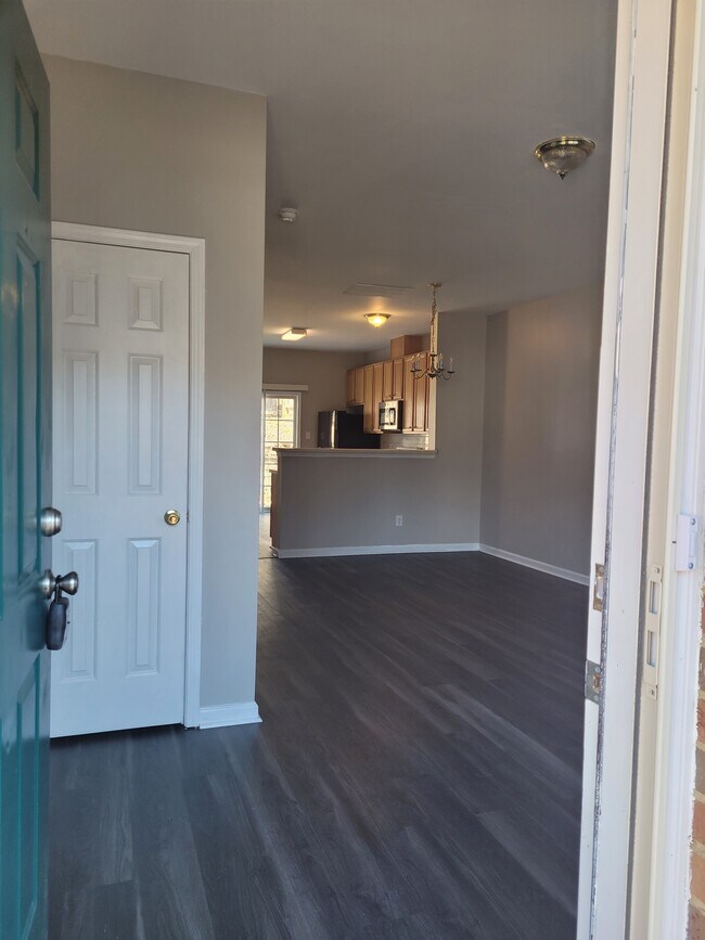 Foto del edificio - 4622 Punjab St