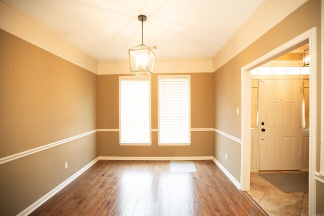 Building Photo - 808 Cartier Ln