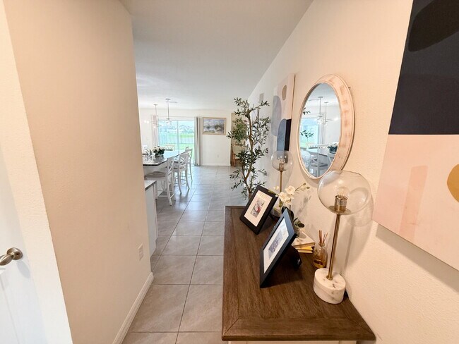 Foto del edificio - Spacious 4-Bedroom Home with Granite Count...