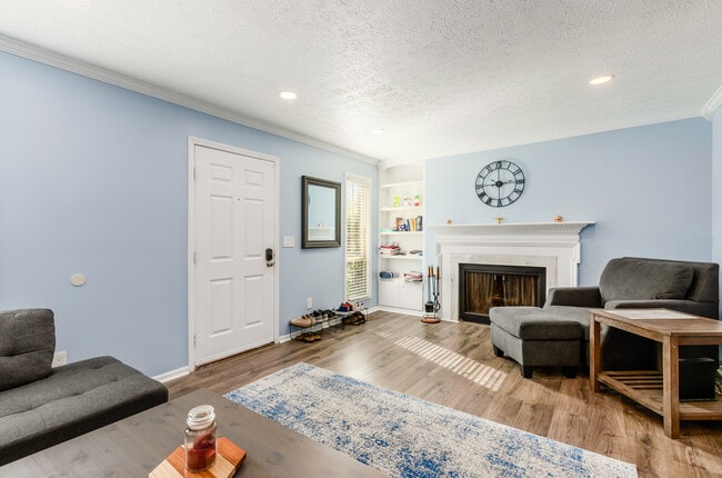 Building Photo - 5263 Meadowknoll Ln