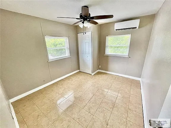 Foto del edificio - 2615 E 32nd St