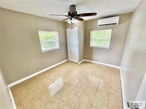 Foto del edificio - 2615 E 32nd St