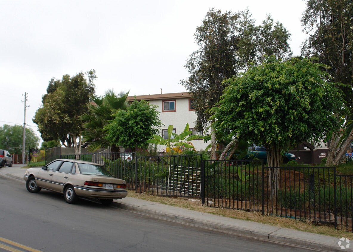 Foto del edificio - 3805 Winona Ave