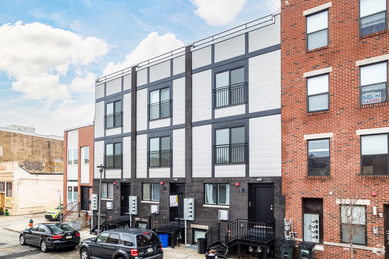 Building Photo - 964 N Marshall St