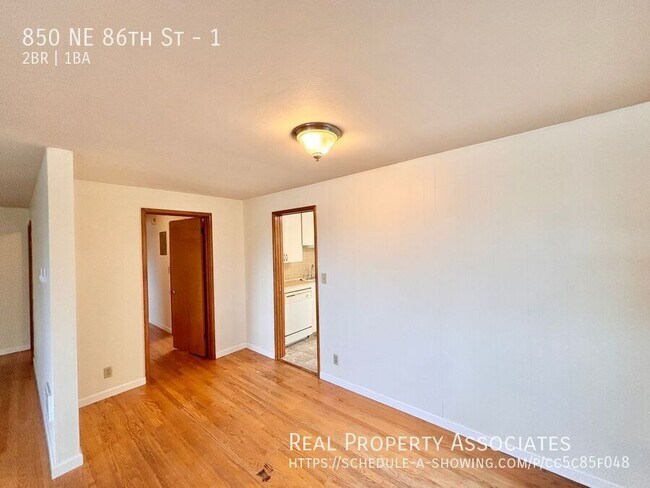 Foto del edificio - 850 NE 86th St