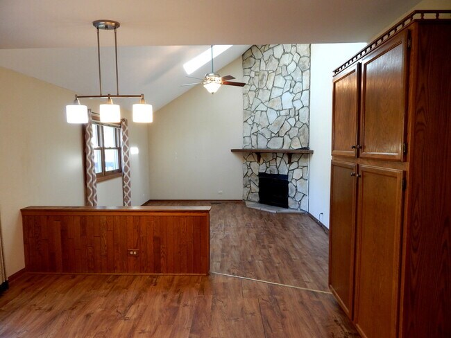 Building Photo - 1341 Greenfield Ct