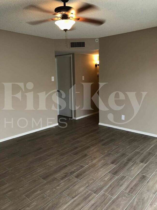 Foto del edificio - 13807 N 52nd Ave