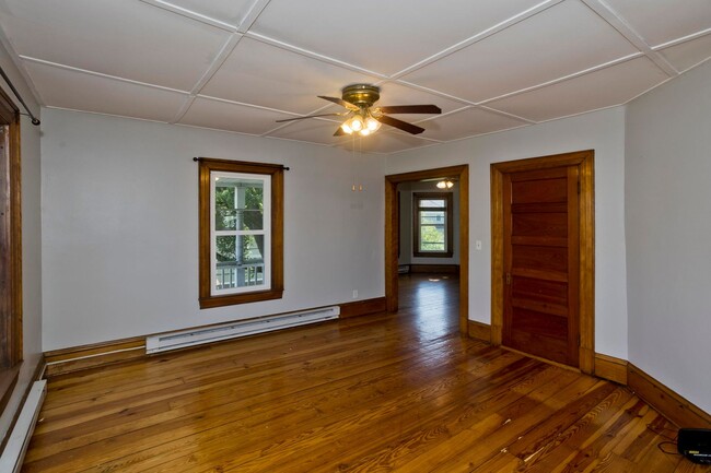 Building Photo - 33 Noble St