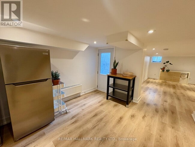 Building Photo - 62 Palmerston Ave