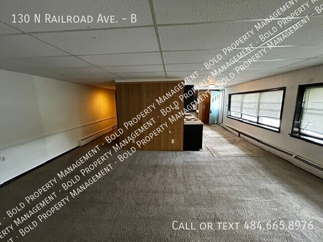 Foto del edificio - 130 N Railroad St