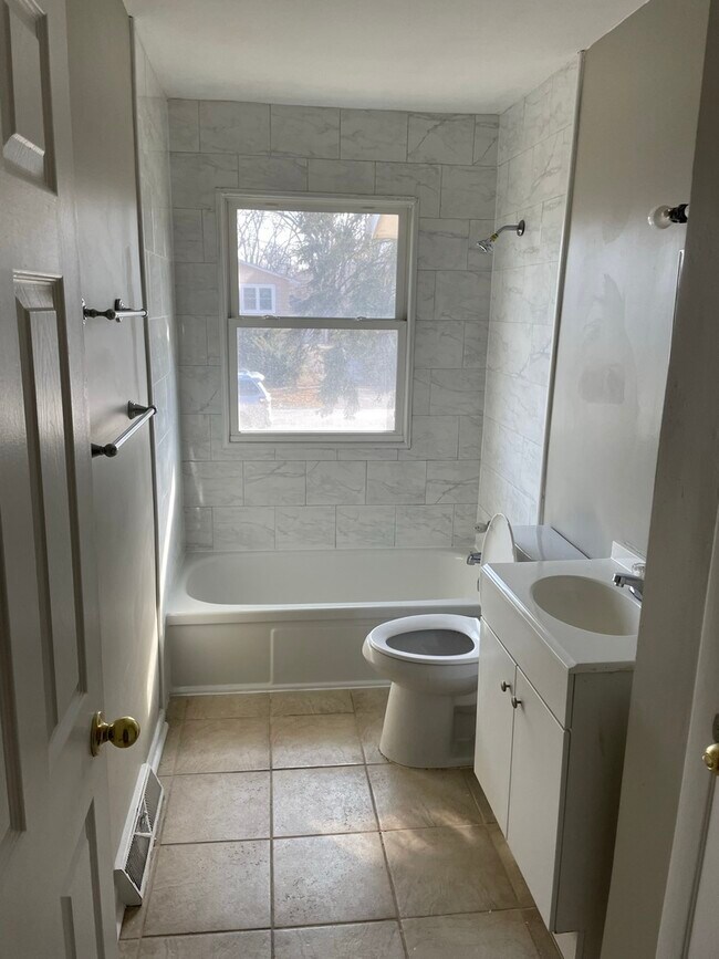 Foto del edificio - 16408 Honore Ave