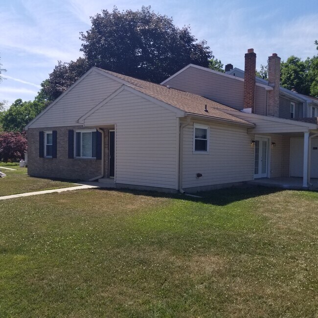 Foto del edificio - 6401 Salem Park Cir