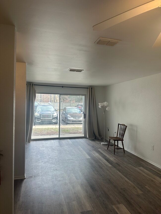 Building Photo - 3705 SW 27th St