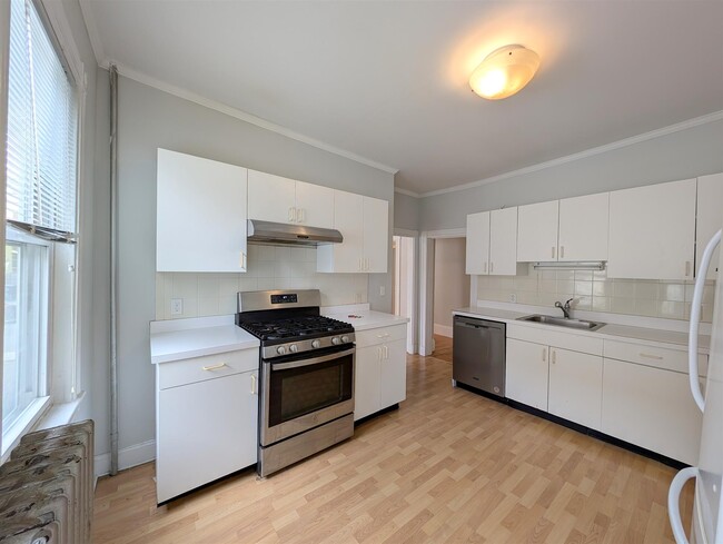 Building Photo - 15 Farragut Ave