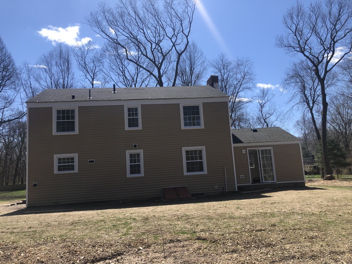 Building Photo - 35 Deer Run Rd
