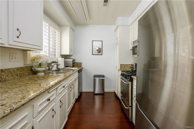 Building Photo - 1741 Tustin Ave