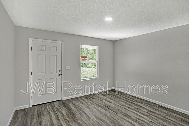 Building Photo - 8120 Mariner St