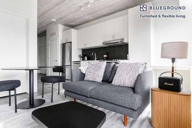 Building Photo - 343 W Schiller St