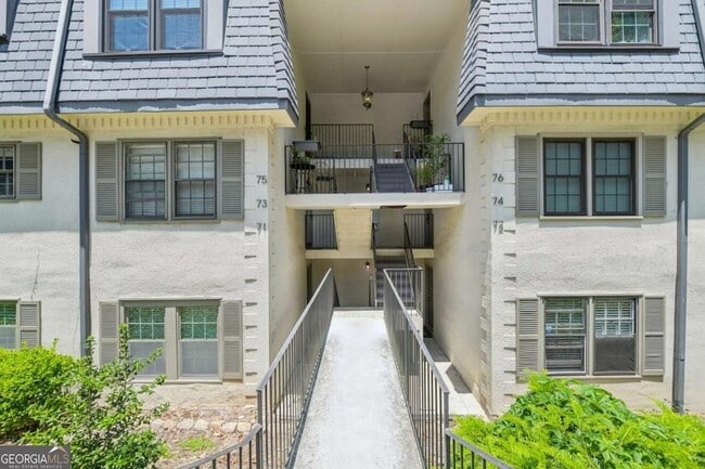 Building Photo - 72 Montre Square NW