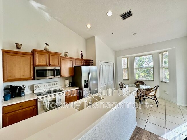 Building Photo - 803 Fairwaycove Ln