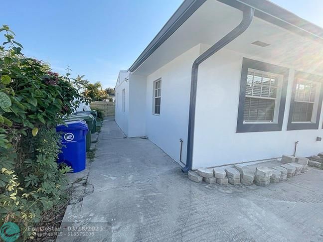 Foto del edificio - 324 SW 22nd St