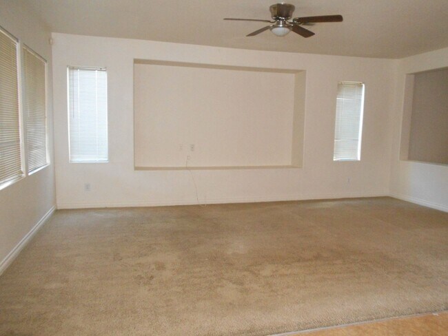 Foto del edificio - Stunning 4 Bedroom Home in North Las Vegas!