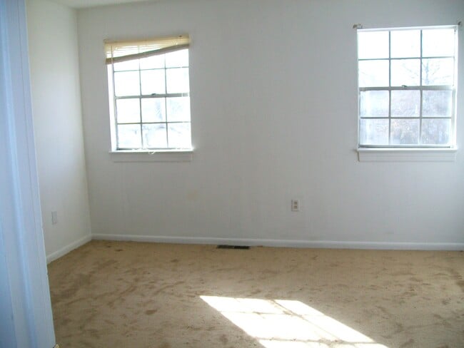 Building Photo - 7283 Barnette Ave