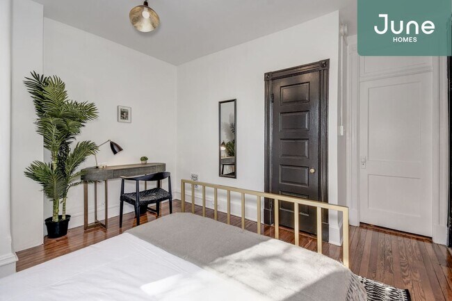 Foto del edificio - ROOM ONLY in 3-bed/2.0-bath Home