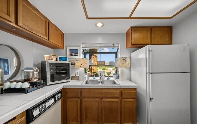 Building Photo - 5738 Skyview Way