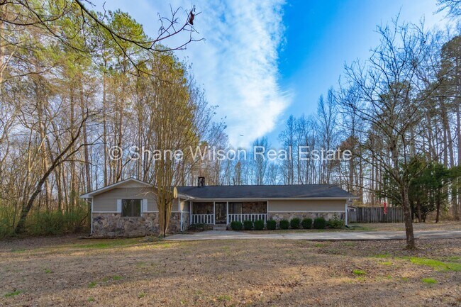 Building Photo - Looking for space and serenity?