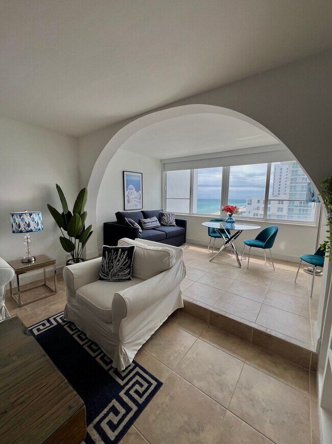 Building Photo - 5005 Collins Ave