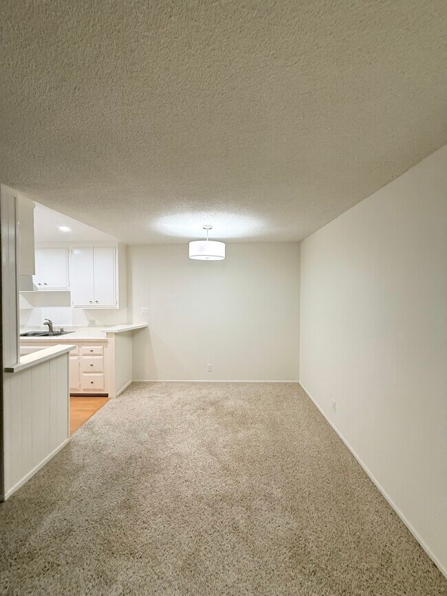 Foto del edificio - 1226 McClellan Dr