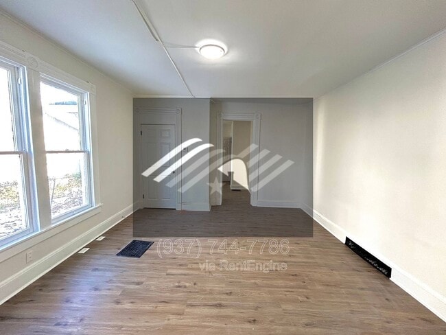 Building Photo - 807 W Ash St