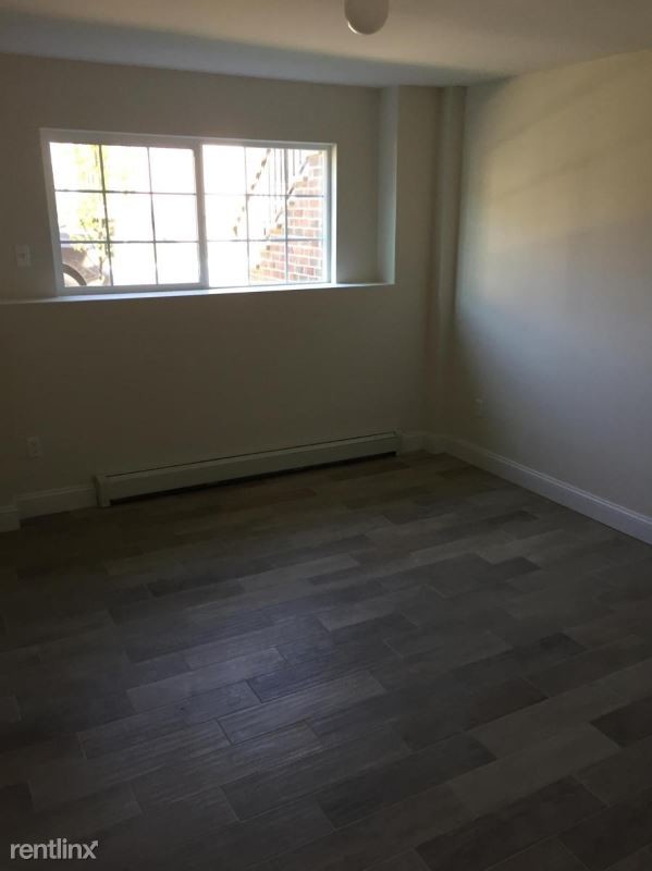 Foto del edificio - 82 Serrell Ave