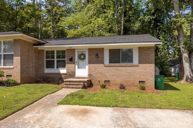 Building Photo - 3315 Erskine Dr