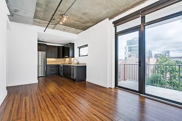 Foto principal - 347 Berry St
