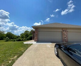 Building Photo - 2202 W Jonquil Ln