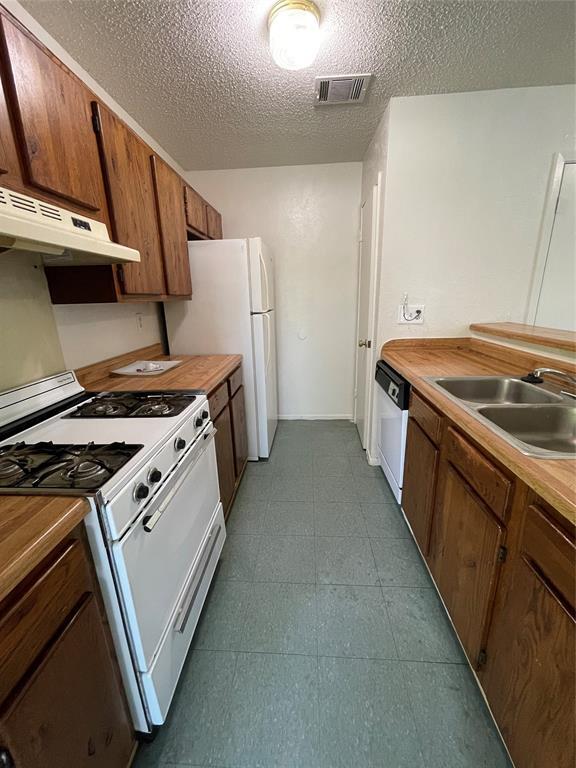 Foto del edificio - 7704 Brodie Ln